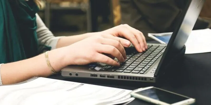 Liên hệ hỗ trợ 24/7 qua hộp chat nhanh chóng và tiện lợi